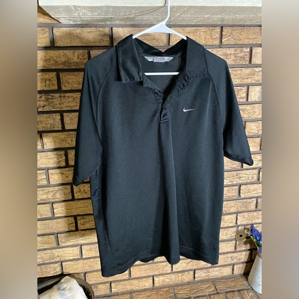 ‎Black Nike polo